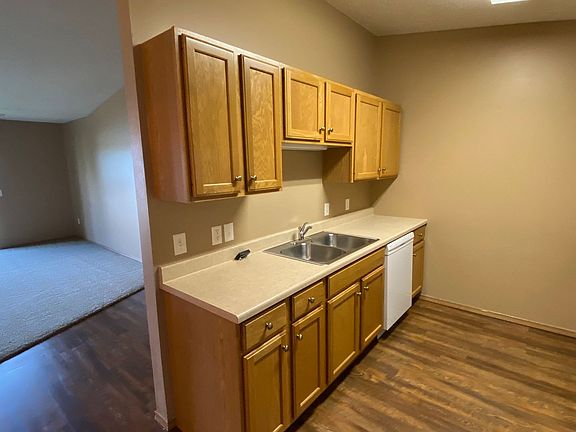 3rd image of 3219 S Sycamore Ave APT 205