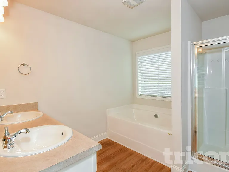 584 Ireland Ln — Photo 9