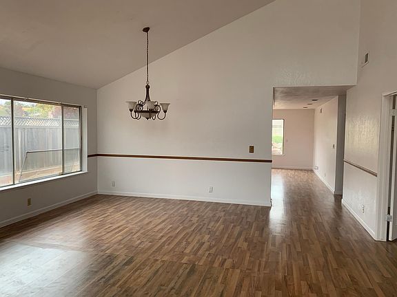 4th image of 205 Goldenrain Ct #1