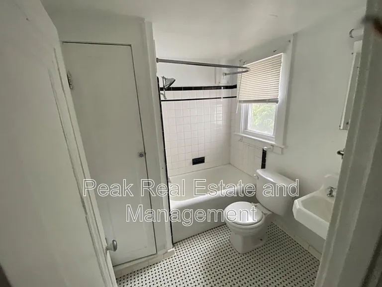 253 Eastern Ave SE — Photo 6
