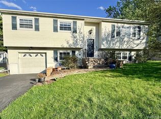 1 Weather Vane Way, Middletown, NY 10940