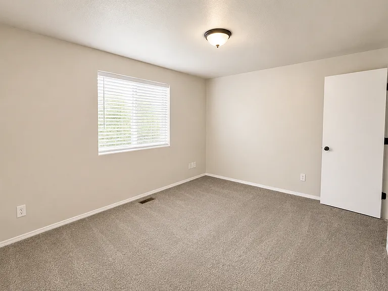 8381 W Oregon St — Photo 12
