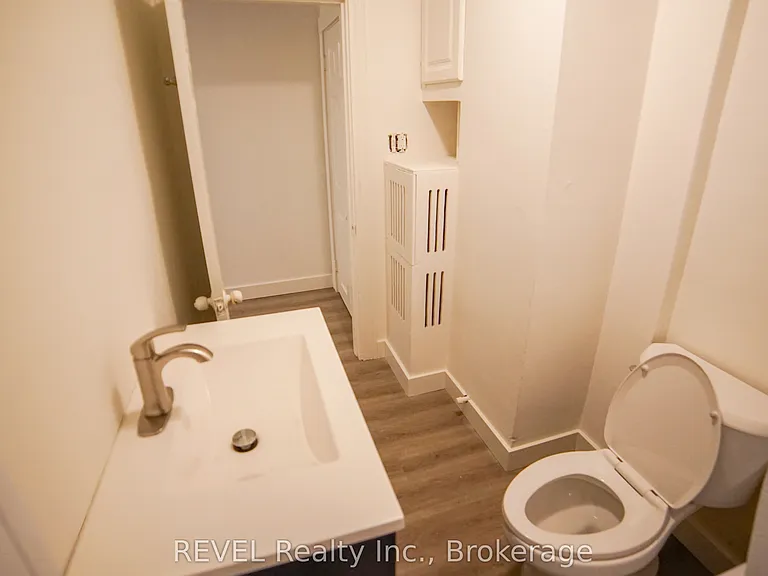 21 Plymouth Rd #UPPER — Photo 23