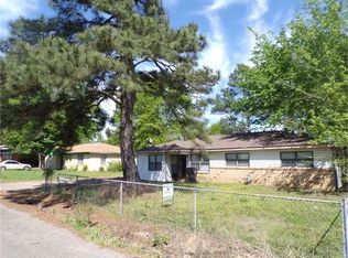 105 SW Hayes St, Idabel, OK 74745