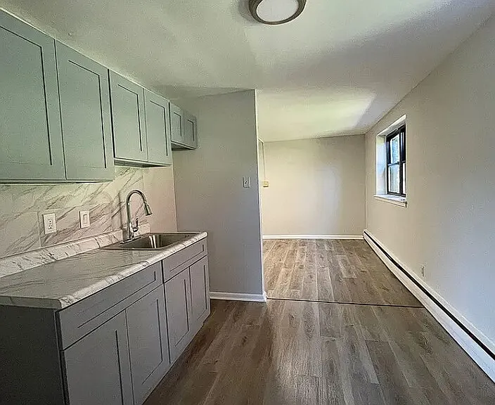 903 E Cliveden St — Photo 3