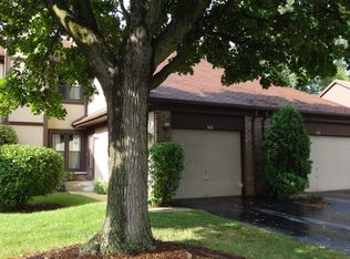 337 Shadowbend Dr, Wheeling, IL 60090