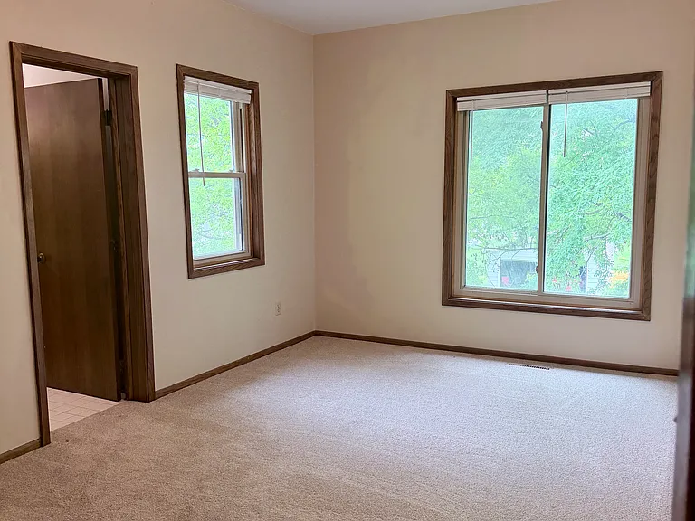 310 E Salem Ave #4 — Photo 5
