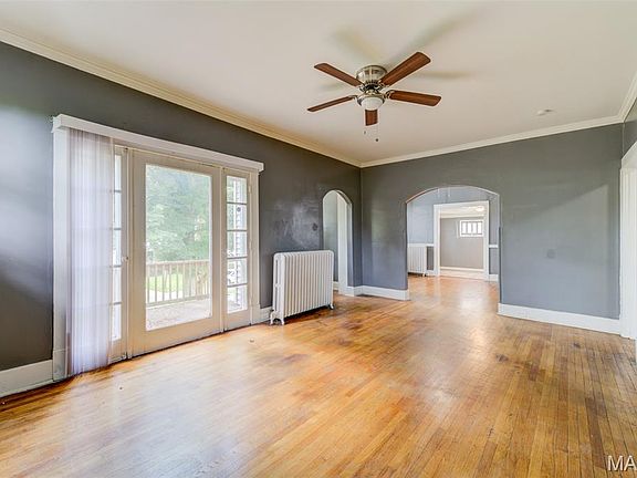 4th image of 2428 Mary Ave