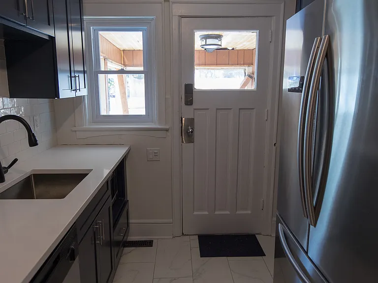 856 Bronson Ave — Photo 54