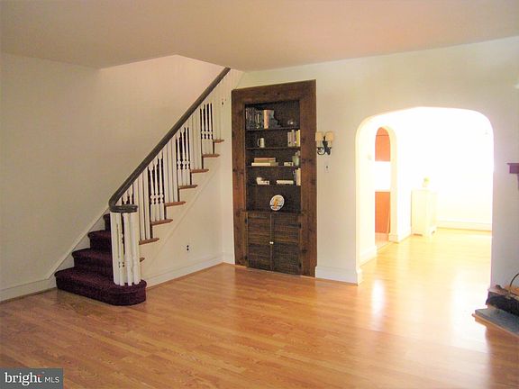 4th image of 6 W Gowen Ave