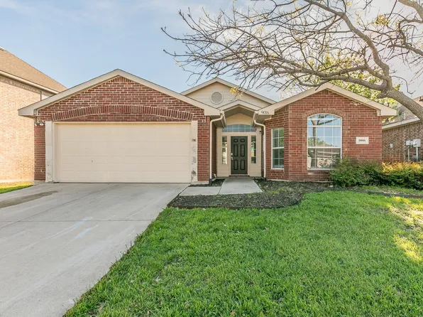 9016 Nightingale Dr, Fort Worth, TX 76123