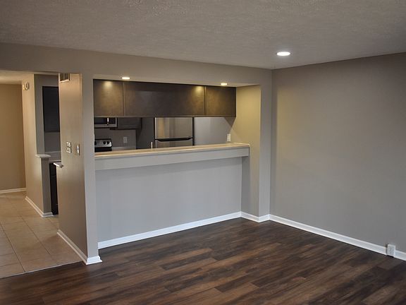 4th image of 7981 Glen View Dr