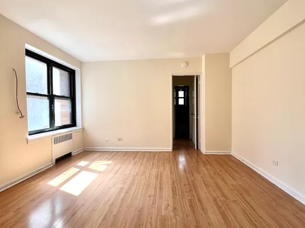 2607 Avenue O image 2 of 7