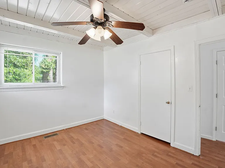11000 Park Rd — Photo 15