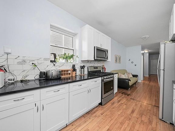 3rd image of 3301 W Belle Plaine Ave #1F