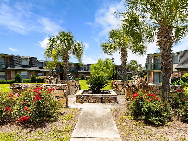 Heritage Square Apartments — Photo 12