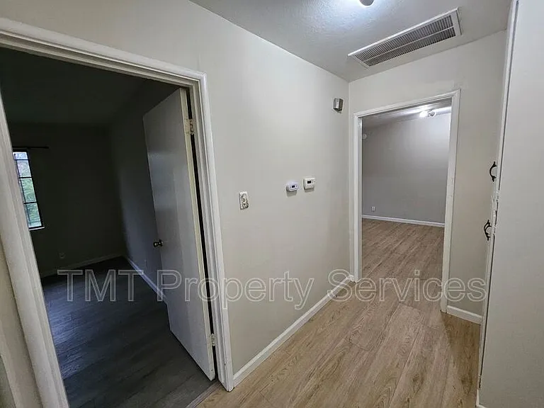 137 W 3rd St — Photo 20