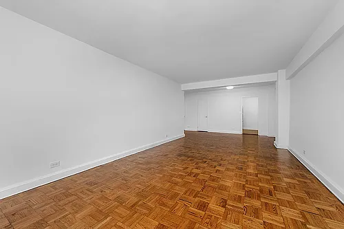 136 E 55th St #2D Photo 1