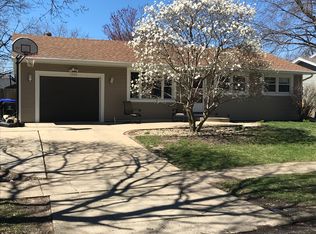 1308 Rutledge Rd, Bloomington, IL 61704