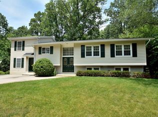 9422 Hermitage Dr, Fairfax, VA 22032