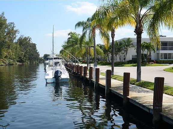 2nd image of 6201 Bay Club Dr