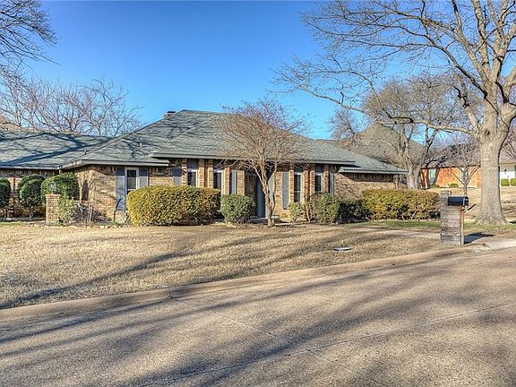 4th image of 302 Shepards Hill Dr