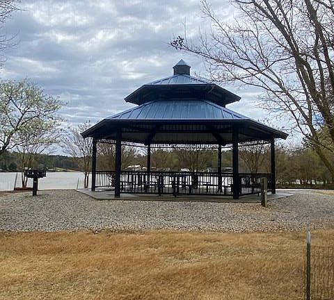 5th image of 875 Eagles Harbor Dr