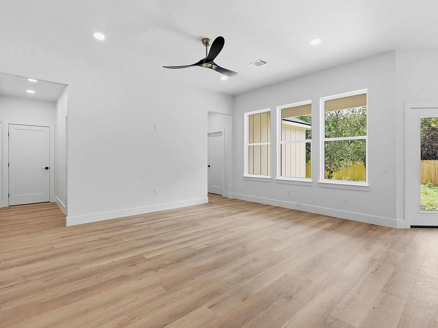 3 bed, 2.0 bath, 1517 sqft, $2,500 — Photo 4