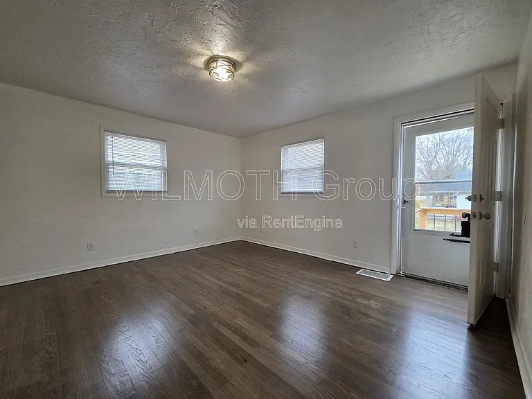 702 W 23rd St — Photo 3