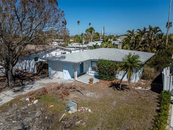 16213 2nd St E, Redington Beach, FL 33708