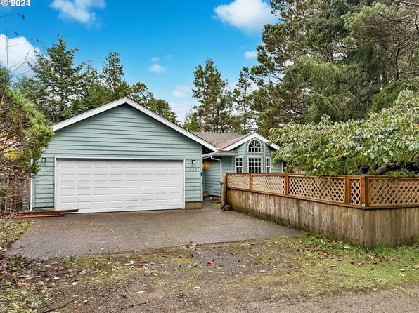 220 11th St, Florence, OR 97439