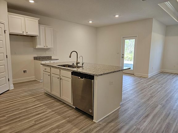 4th image of 7 S Nest Ln