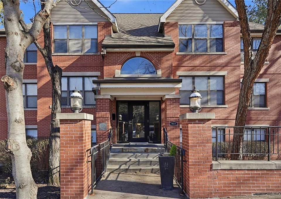 1st image of 915 Washington St APT 204