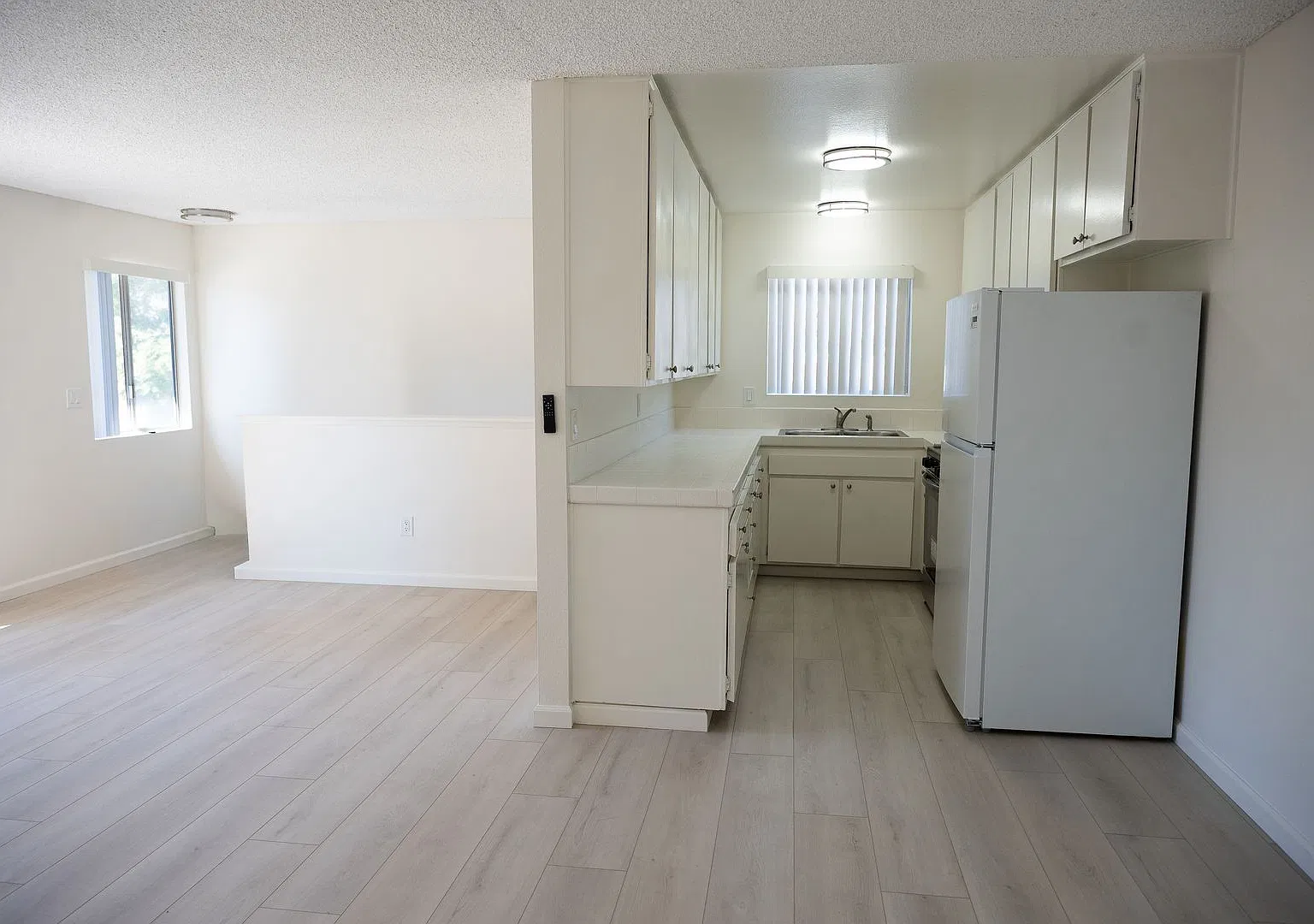 2 bed/ 1 bath Townhouse with a garage — Photo 1