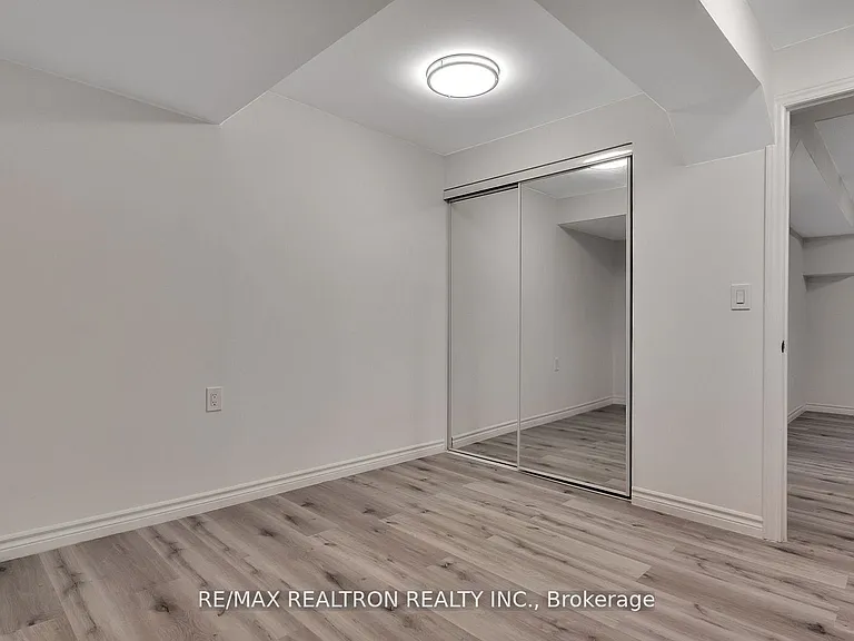 4 Oceanpearl Cres — Photo 10