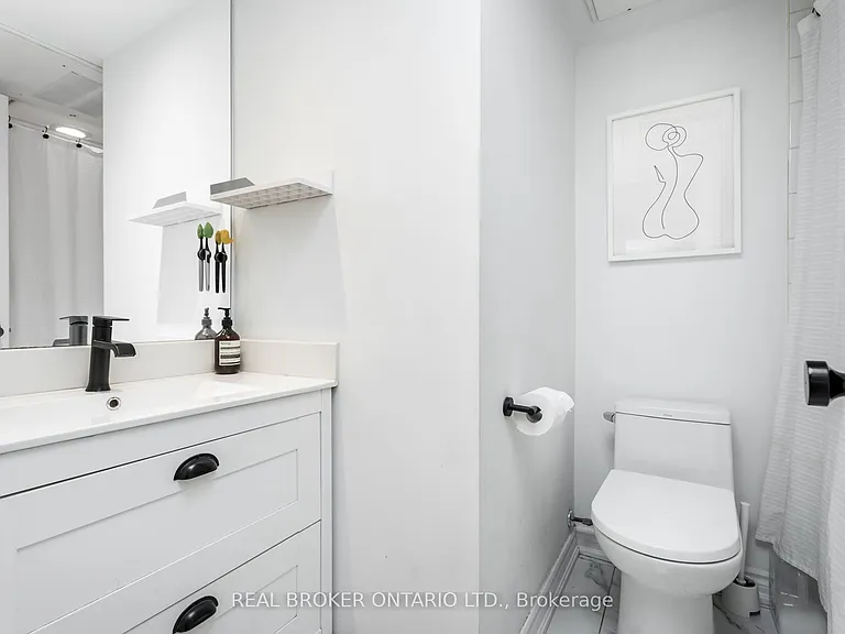 11 Niagara St W #32 — Photo 25