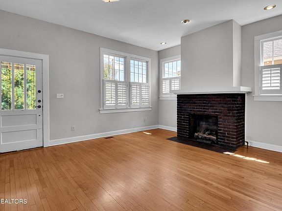 5th image of 1221 Luttrell St