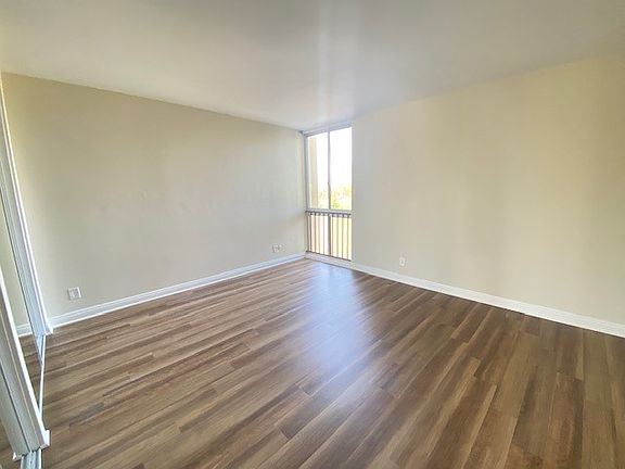 3rd image of 5038 Hazeltine Ave #Dc4d43169