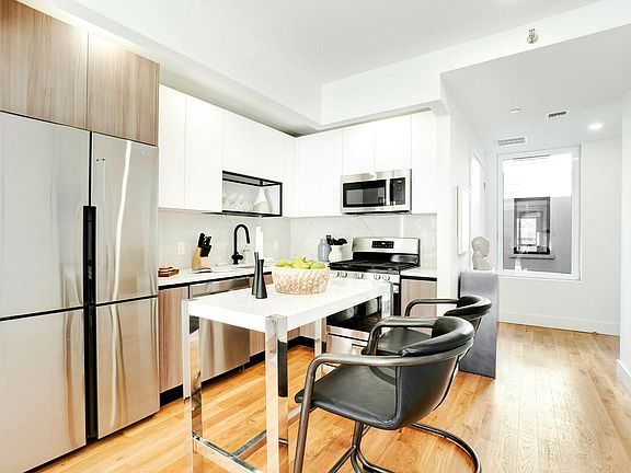 4th image of 2155 Caton Ave #4H