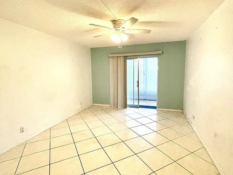 105 Oxford Ct #105-500 — Photo 10