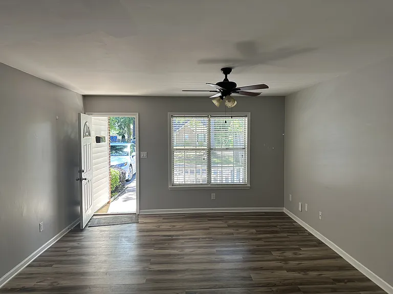 216 McFadden St — Photo 17