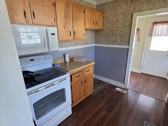 4th image of 4012 Lee Blvd