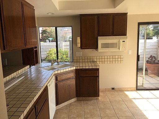 4th image of 2308 Placita