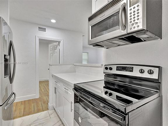 5th image of 3032 Glenwood Rd