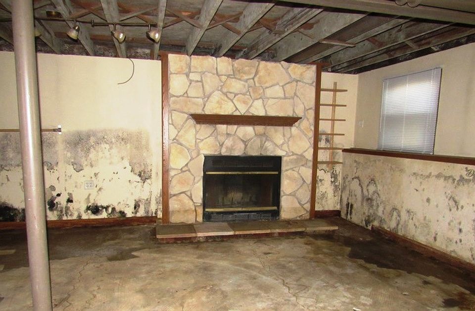 2nd image of 1223 N Wood Ct