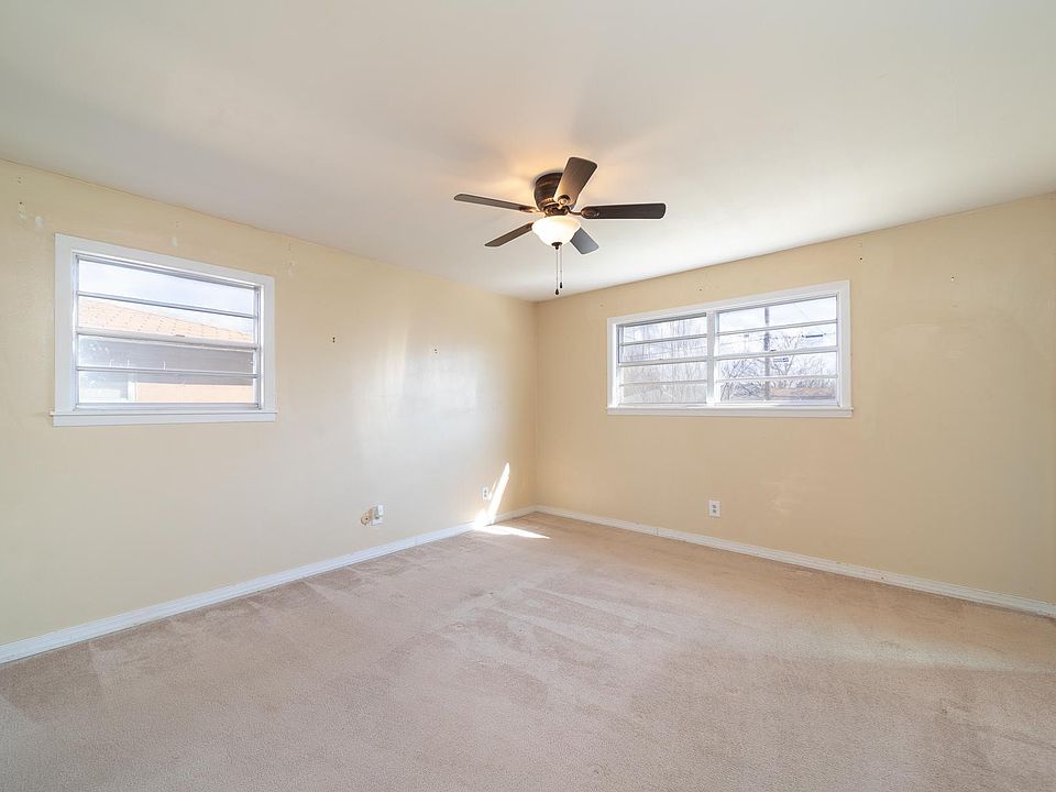 1st image of 325 Prairieview Dr