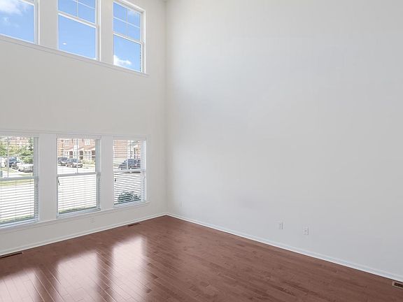 4th image of 3205 Salerno Way