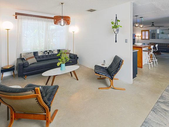 4th image of 5500 Queenswood Dr