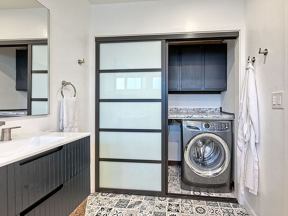 4th image of 3470 Trumbull St
