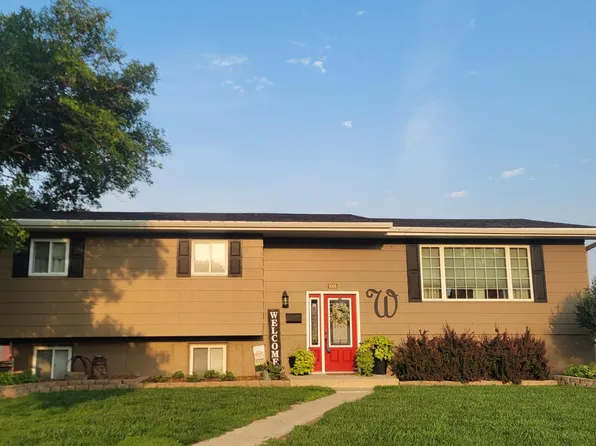 1008 N 4th St, Groton City, SD 57445